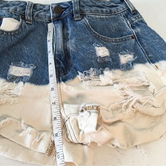 PacSun Mom Distressed Ombre Denim Shorts - Size 24. Mid-high rise - Picture 6 of 10